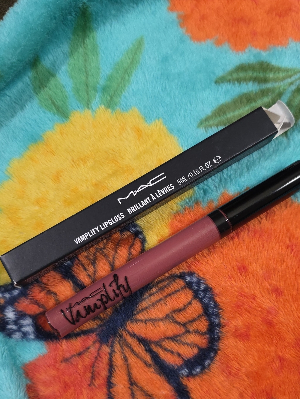 Mac Tuned In Vamplify Lip Gloss NIB